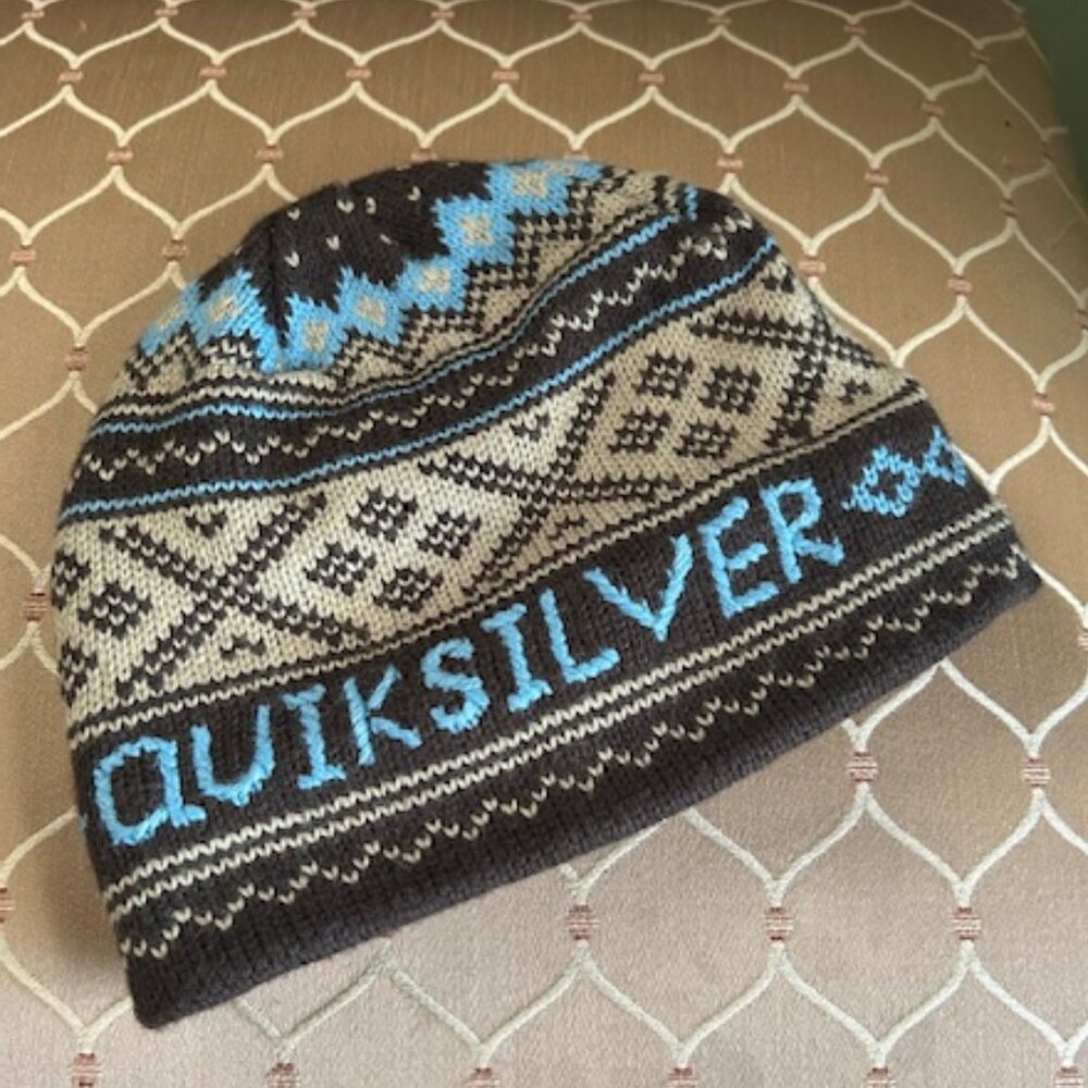 Bundle of 3 Knit Beanies – Guess, Quiksilver & Vineyard Vines | Great Condition